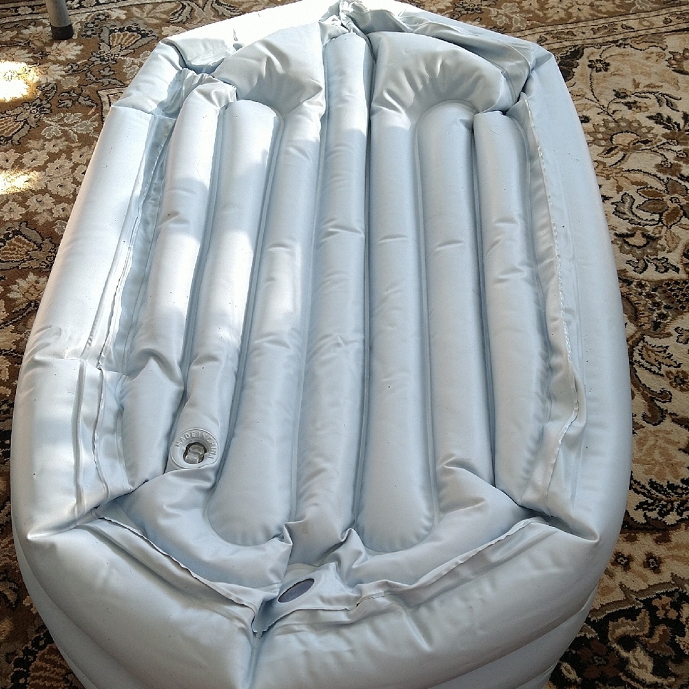 Blue Inflatable Baby Bath - Picture 15 of 15